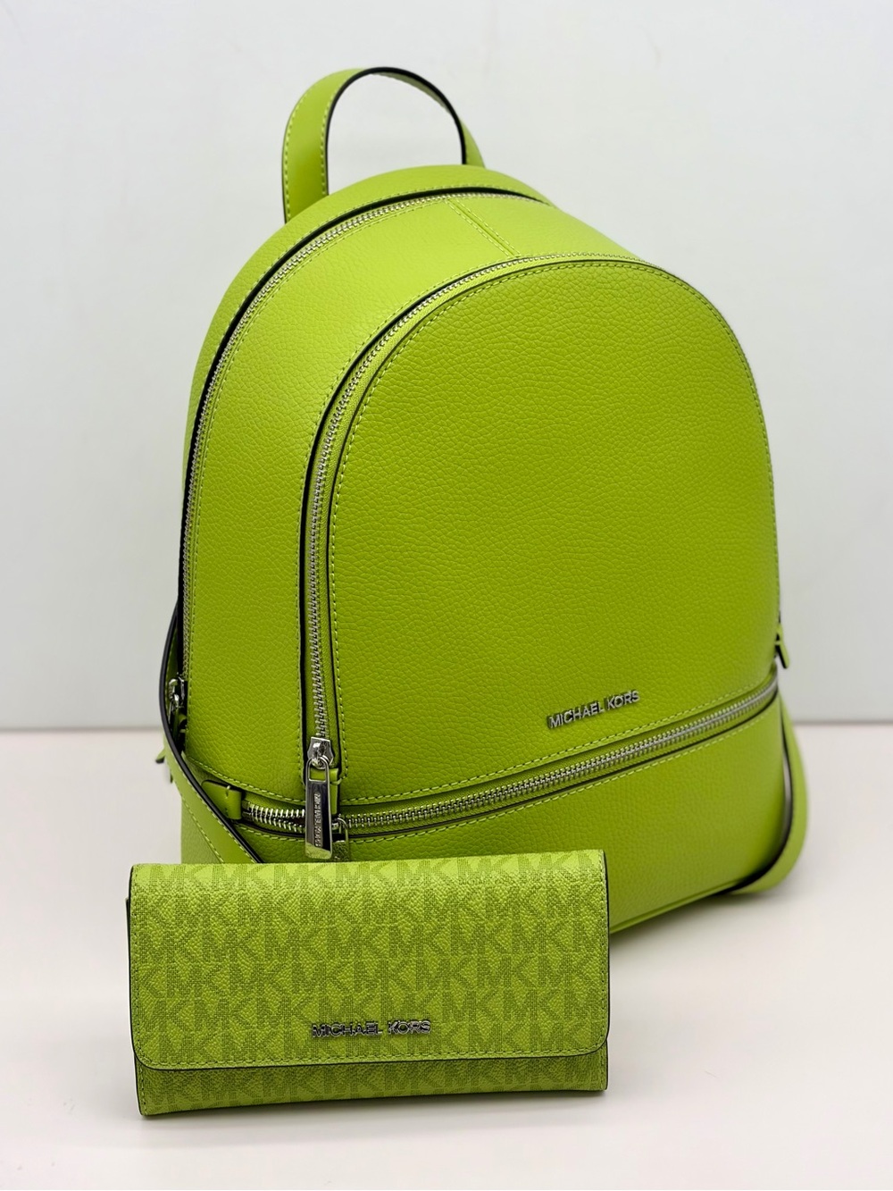 Michael Kors Rhea medium backpack and wallet Set Lime - Picture 8 of 16